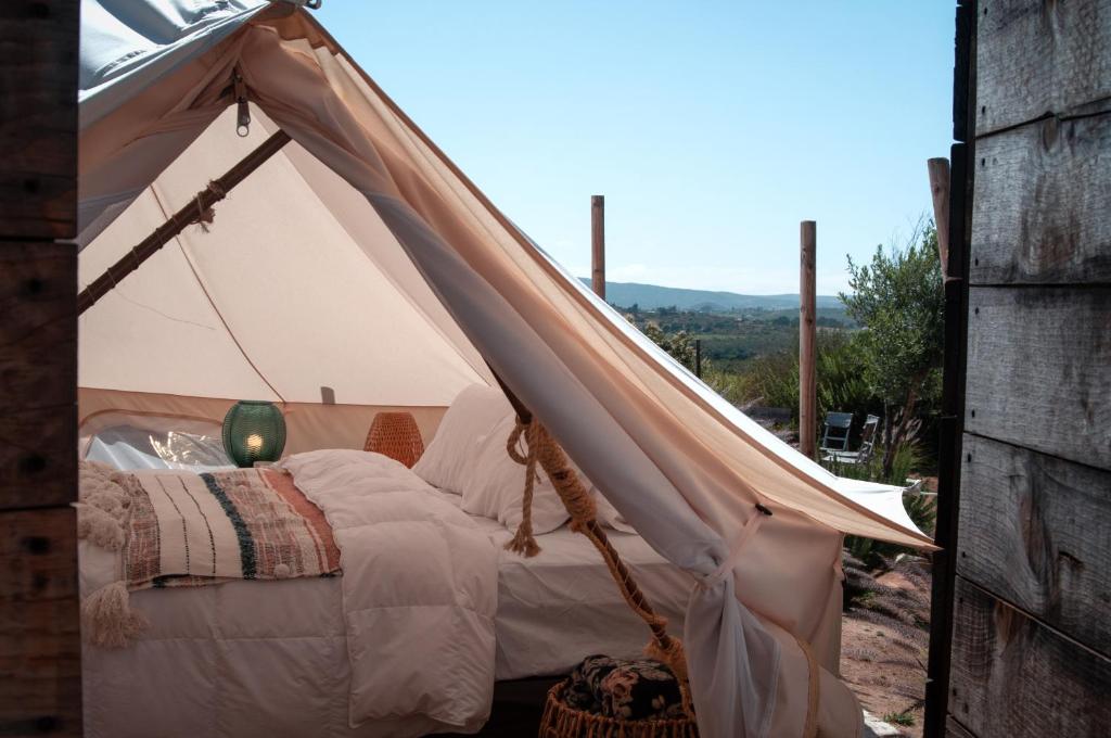 Postel nebo postele na pokoji v ubytování Glamping Valle de Guadalupe with Private Bathrooms by YUMA Resort