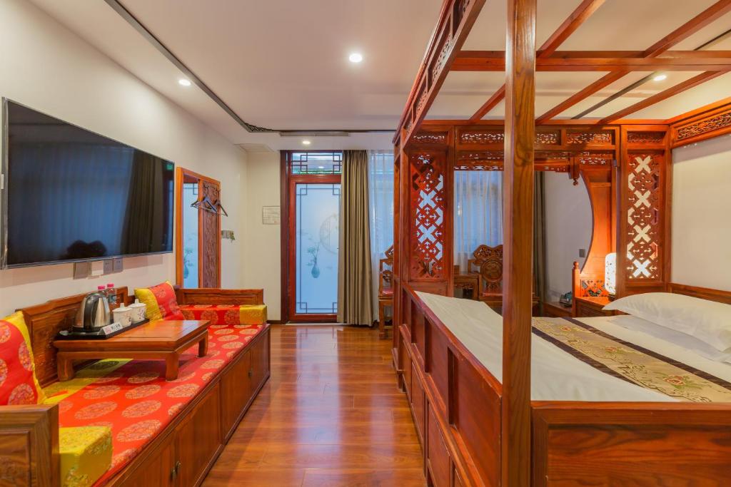 Postel nebo postele na pokoji v ubytování Qinfu Hotel Beijing Nanluogu Lane Houhai