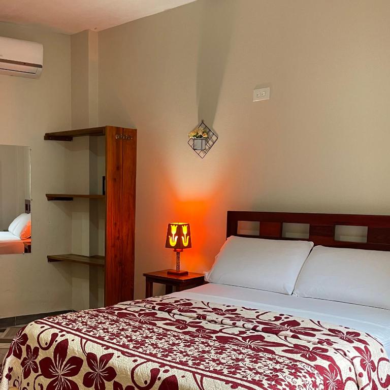 Postel nebo postele na pokoji v ubytování Hostal Laurita Beach