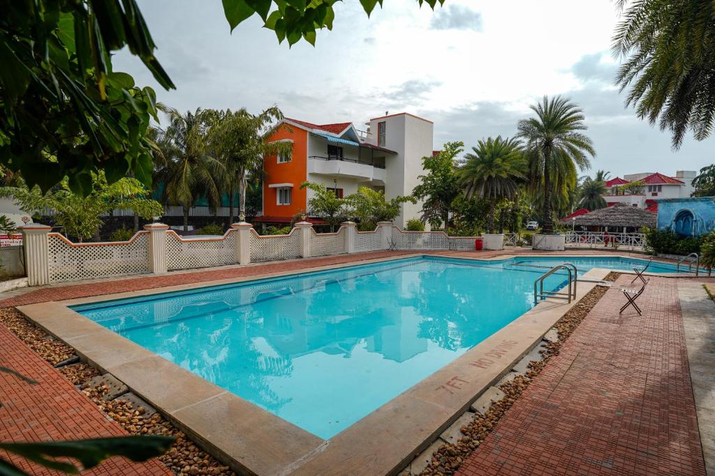 Bazén v ubytování Redwoods Hotels and Resorts nebo v jeho okolí
