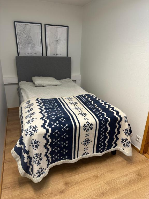 Postel nebo postele na pokoji v ubytování E4 Recidence Tornio