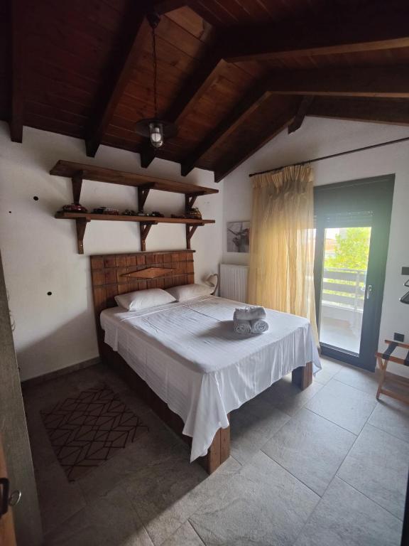 Postel nebo postele na pokoji v ubytování Vintage Lux Homes