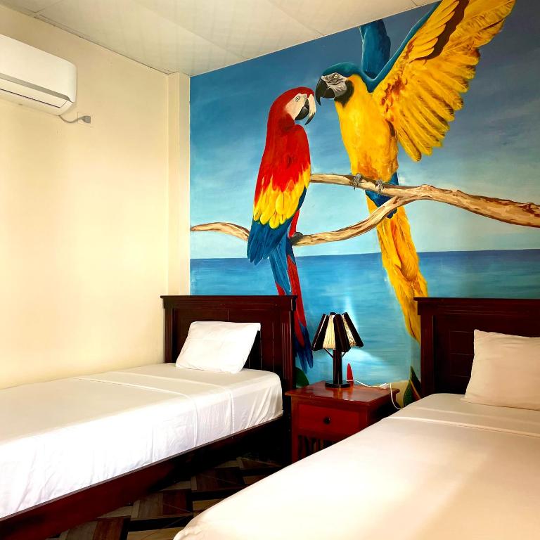 Postel nebo postele na pokoji v ubytování Hostal Laurita Beach