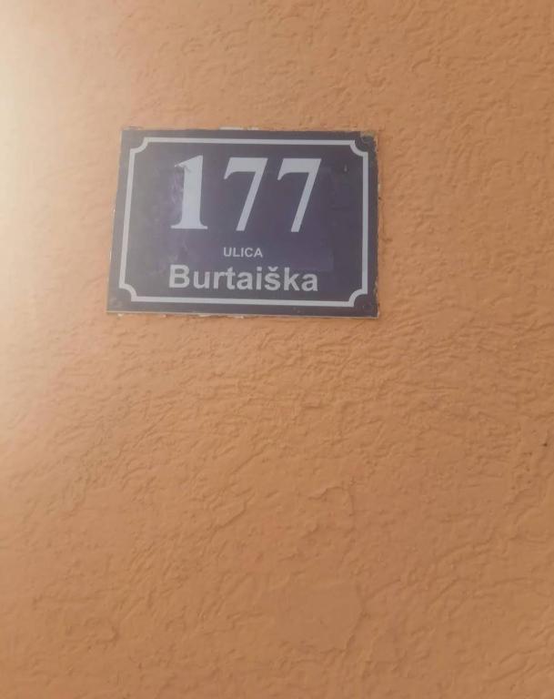 Certifikát, ocenenie alebo iný dokument vystavený v ubytovaní Apartmen Kuca za odmor i familiju