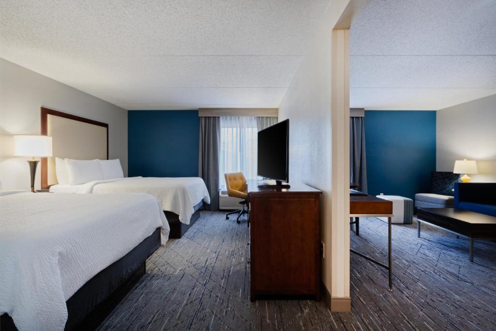 Holiday Inn Express & Suites Cincinnati Riverfront by IHG photo