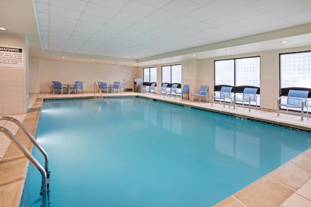 Holiday Inn Express & Suites Cincinnati Riverfront by IHG photo