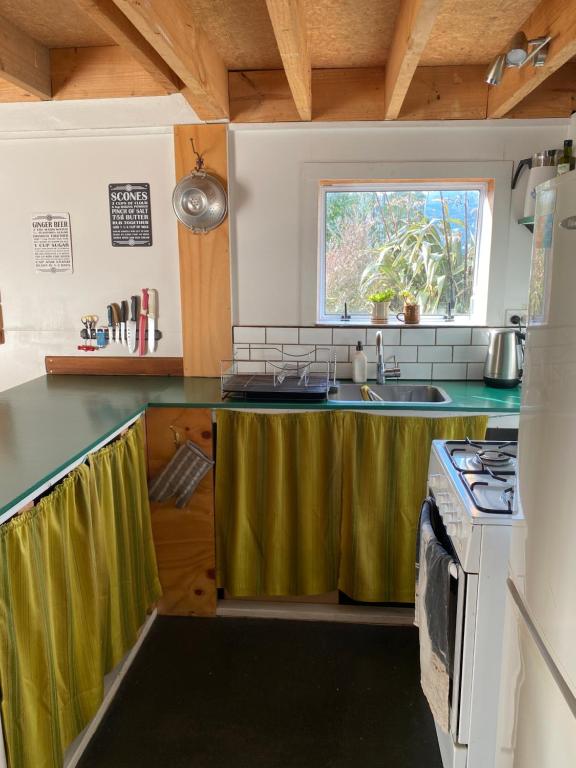 Kuchyň nebo kuchyňský kout v ubytování Alpacas Off Grid - Eco Cabin