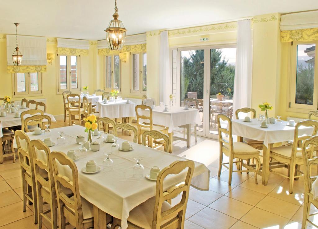 Restaurace v ubytování Anemolia Resort and Spa