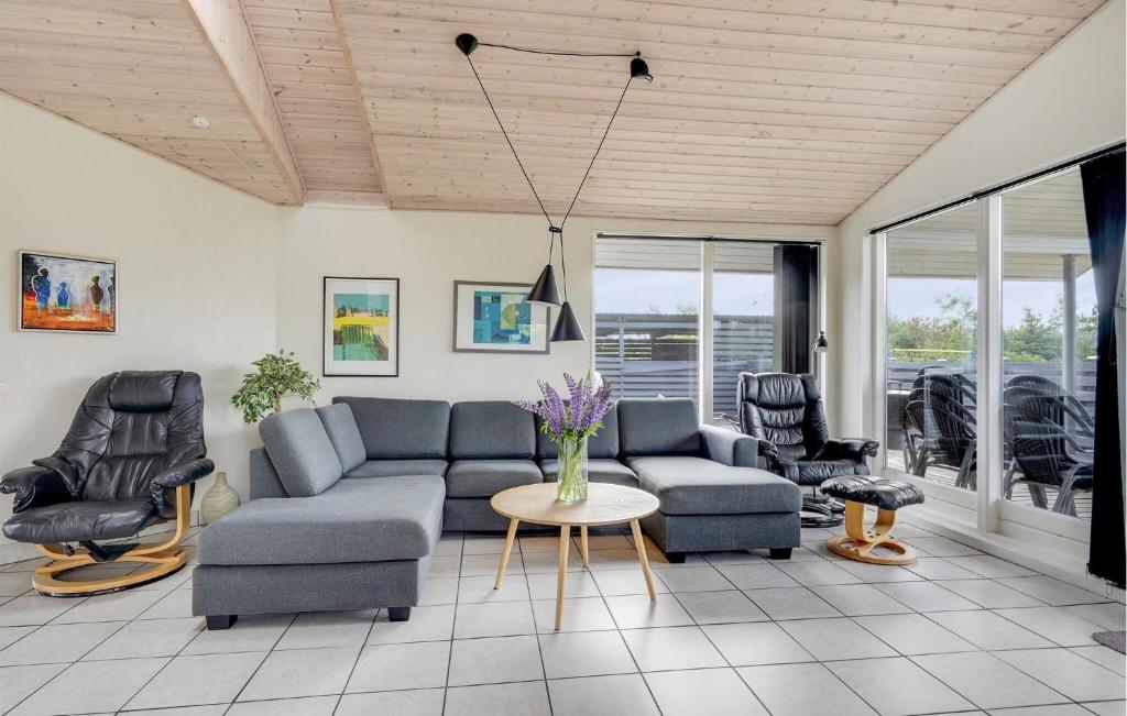 Four-Bedroom Holiday Home In Tarm - Vakantiehuis Met Vier Slaapkamers