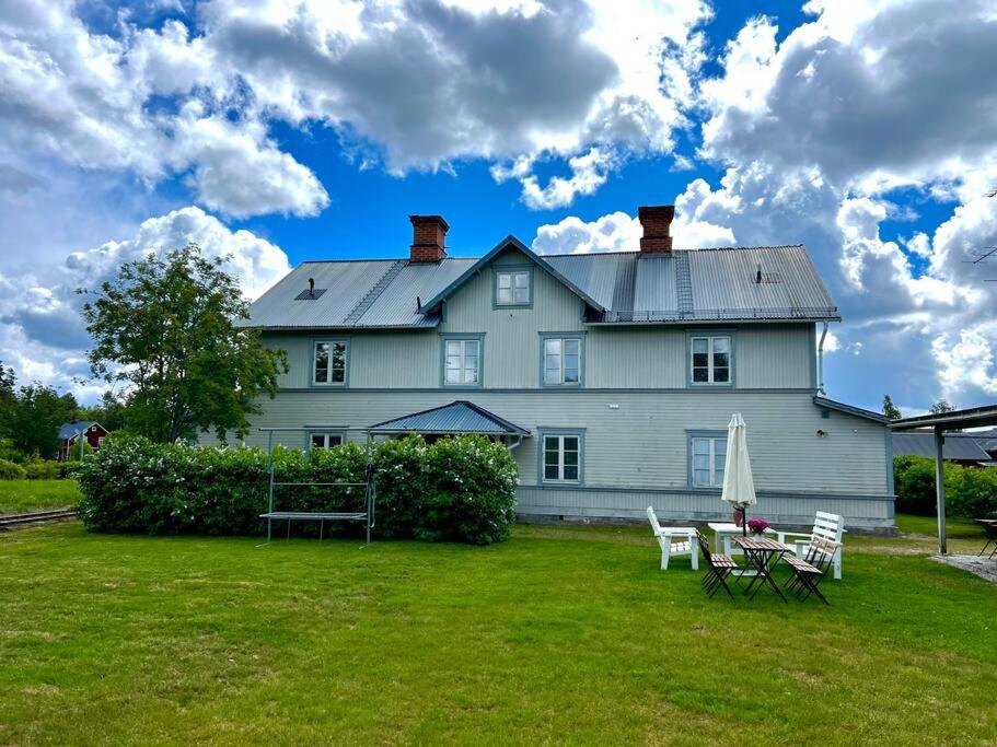 O grădină în afara Villa Lilla Emma, Mysig Lägenhet i Jädraås, Nära Sjö och Kungsberget