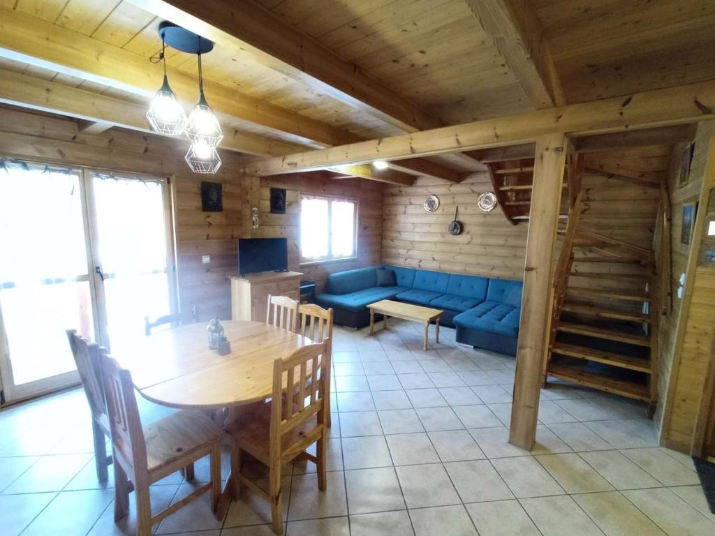 Posezení v ubytování Chalet Aiguilles - Grand chalet 8 couchages à Réallon CHALAIG2 MAE-8431