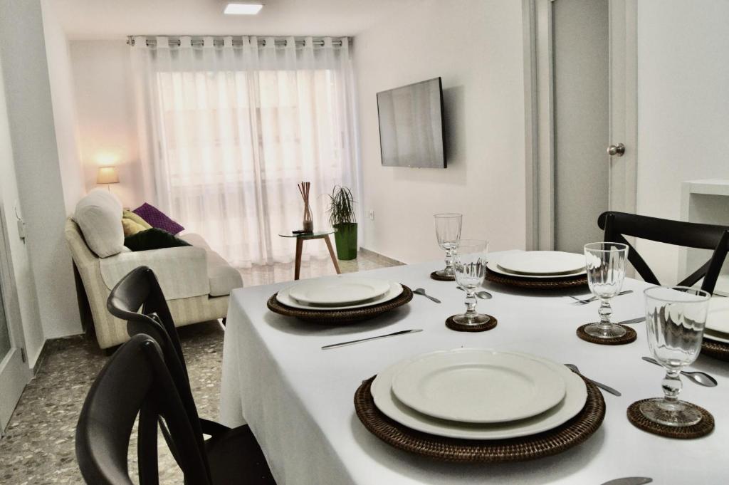 Televízia a/alebo spoločenská miestnosť v ubytovaní Light in Vila-real, piso céntrico con oficina