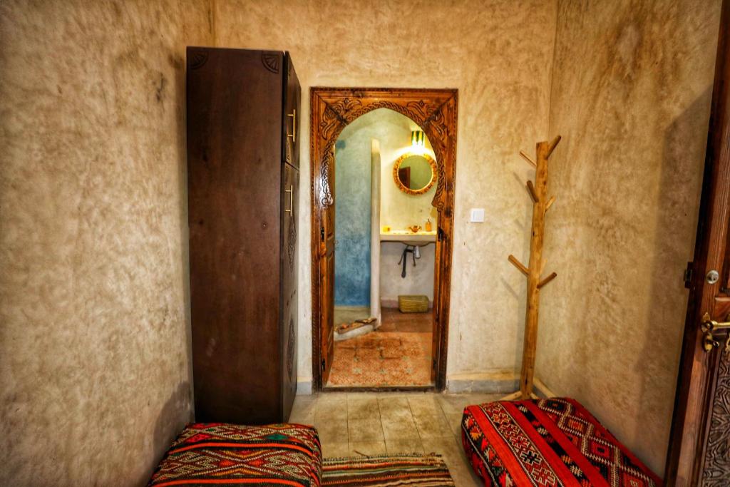 Postel nebo postele na pokoji v ubytování Riad Safran Rouge