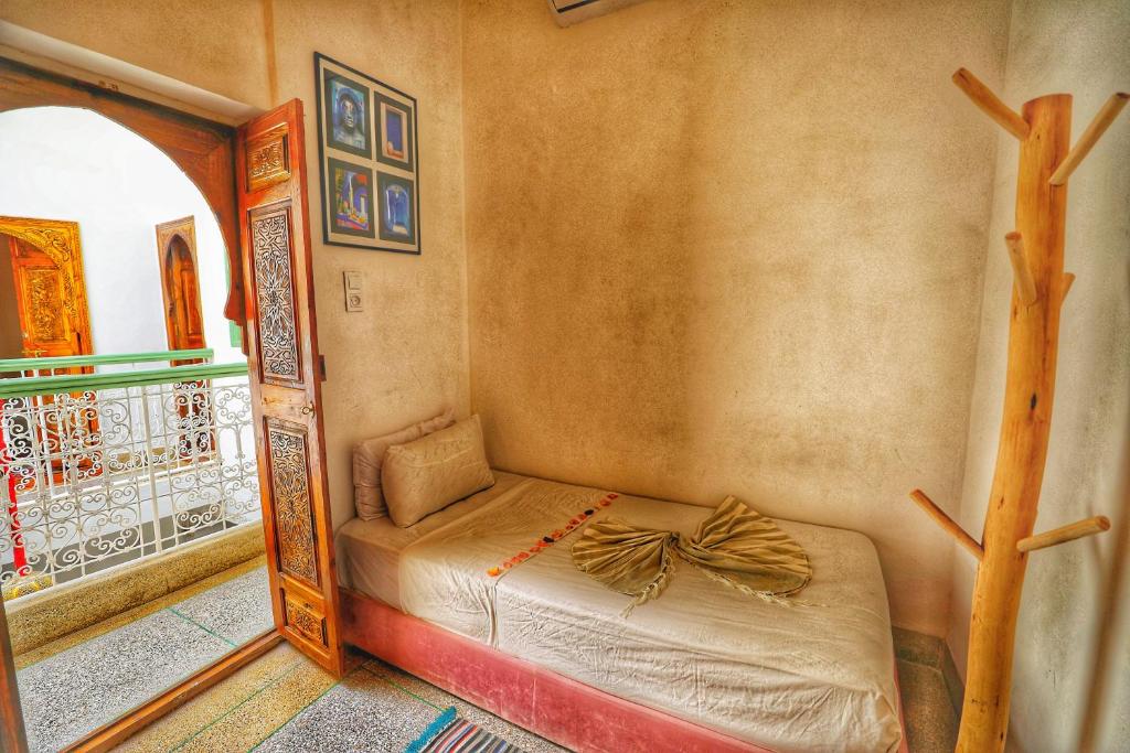 Postel nebo postele na pokoji v ubytování Riad Safran Rouge