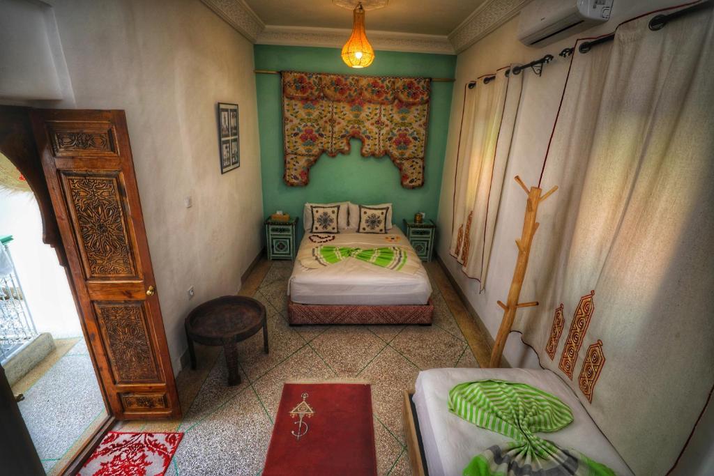 Postel nebo postele na pokoji v ubytování Riad Safran Rouge