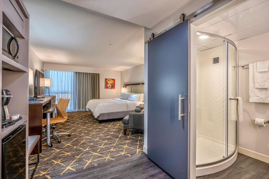 Holiday Inn New Orleans-Downtown Superdome, an IHG Hotel - Premium King Room With City View