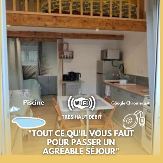 - une vue sur une cuisine et une chambre dans l'établissement Studio indépendant, à Saint-André-de-Sangonis