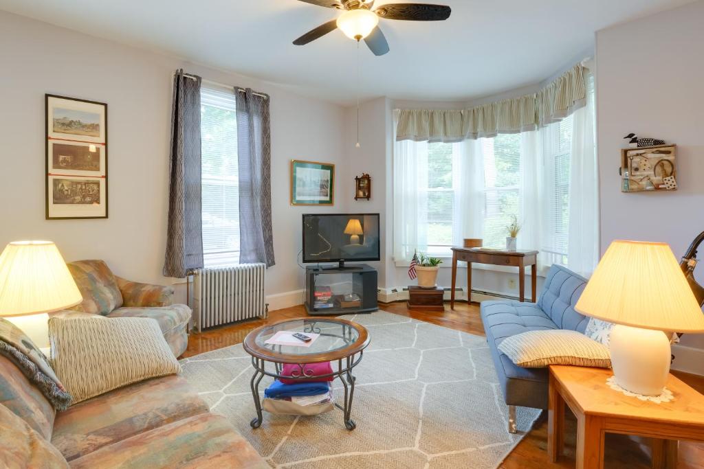 Gambar di galeri bagi The Hendrick House about 16 Mi to Sebago Lake! di Cornish
