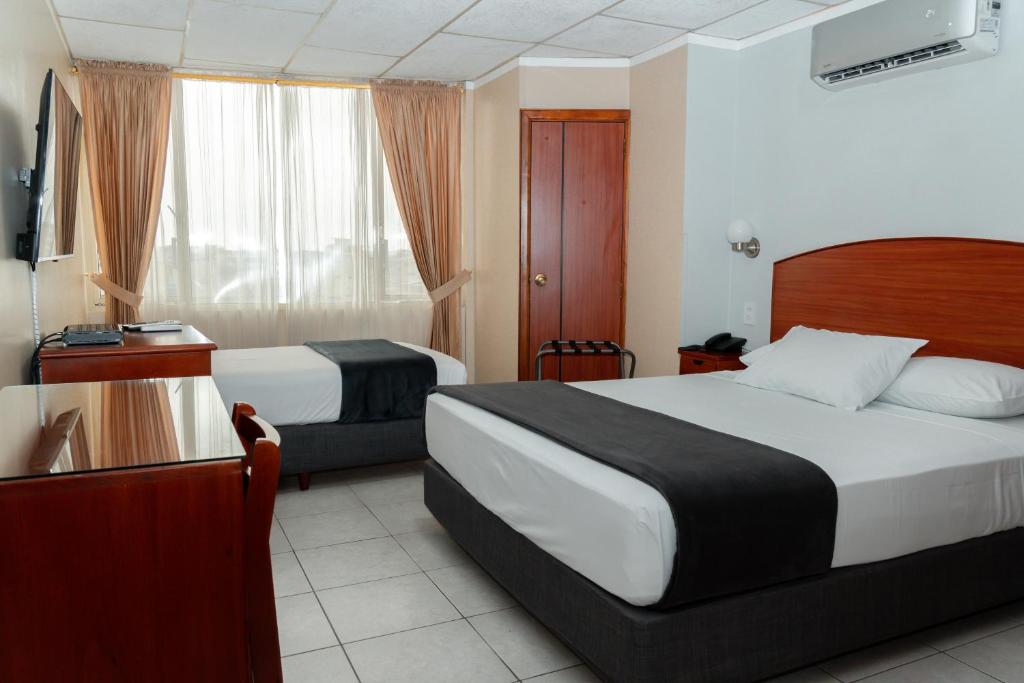 Postel nebo postele na pokoji v ubytování Grand Hotel Machala