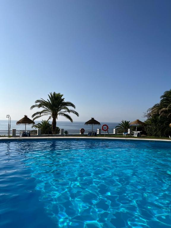 Bazén v ubytování Apartamento Torre de la Roca Torremolinos nebo v jeho okolí