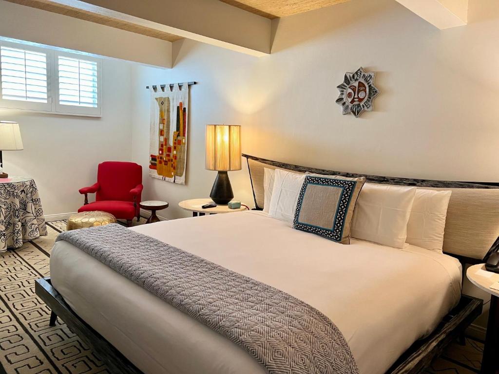 Postel nebo postele na pokoji v ubytování Parker Palm Springs