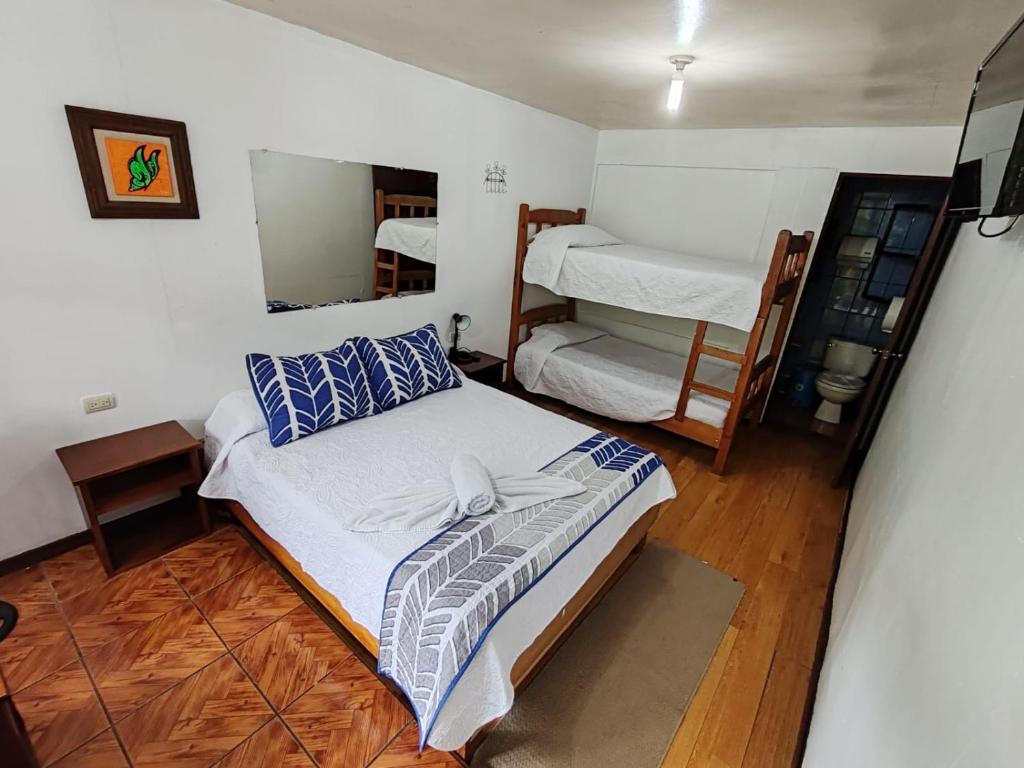 Cabinas El Pueblo B&B Monteverde - Familienzimmer Mit Balkon