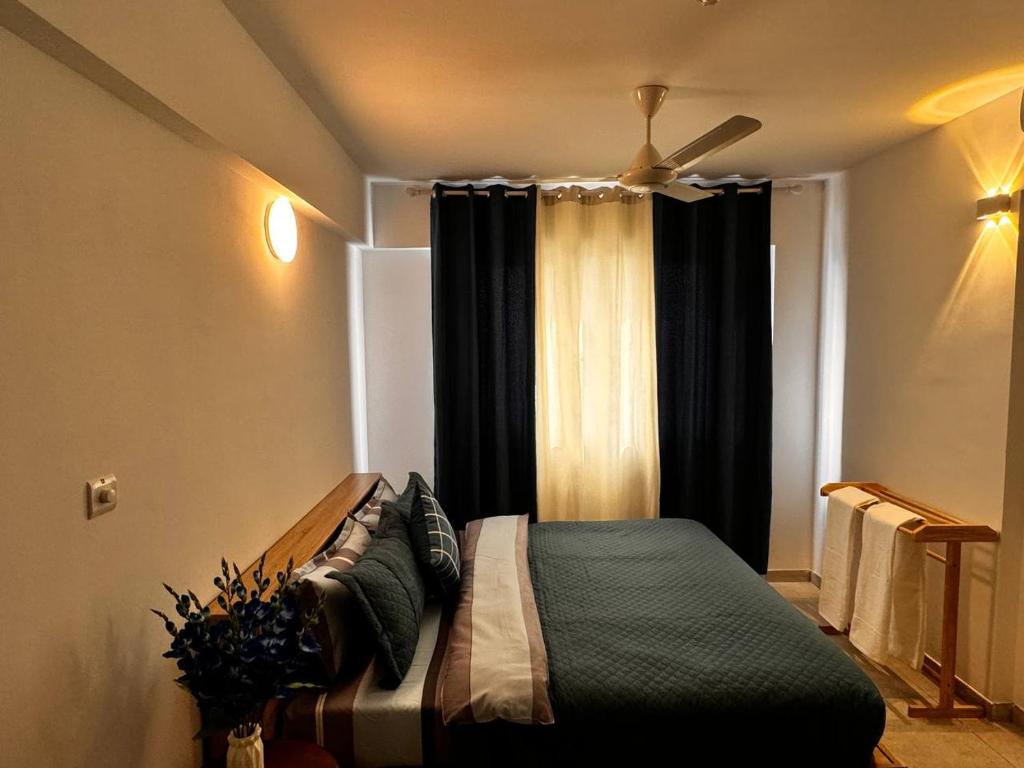 Postel nebo postele na pokoji v ubytování Lilys By Dhalhey's