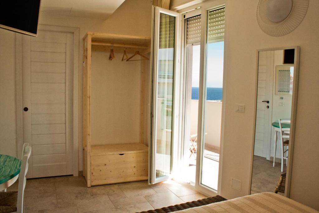B&B Alalama - Habitación Doble Con Balcón Y Vistas Al Mar