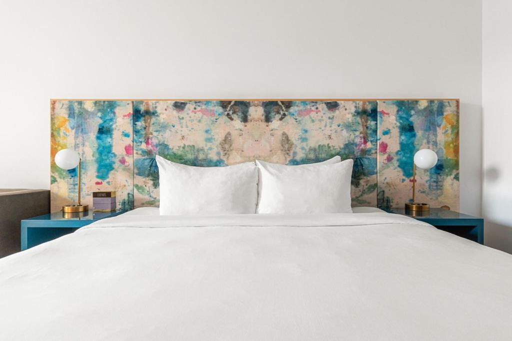The Doyle Hotel - Deluxe King Room