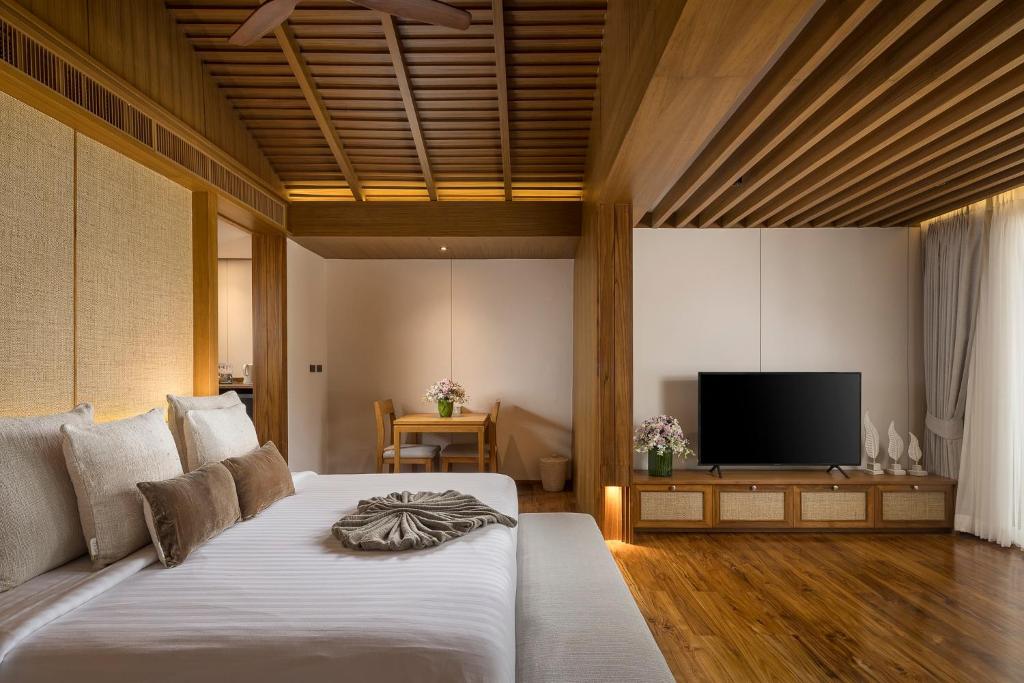 TV a/nebo společenská místnost v ubytování Khaolak Paradise Resort