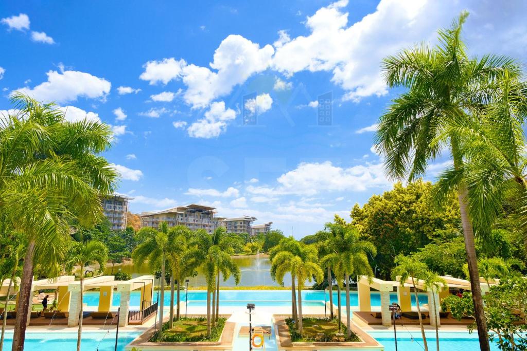 Sundlaugin á PICO DE LORO Nearest to Pool JACANA Studio Units by SEE Condominiums eða í nágrenninu