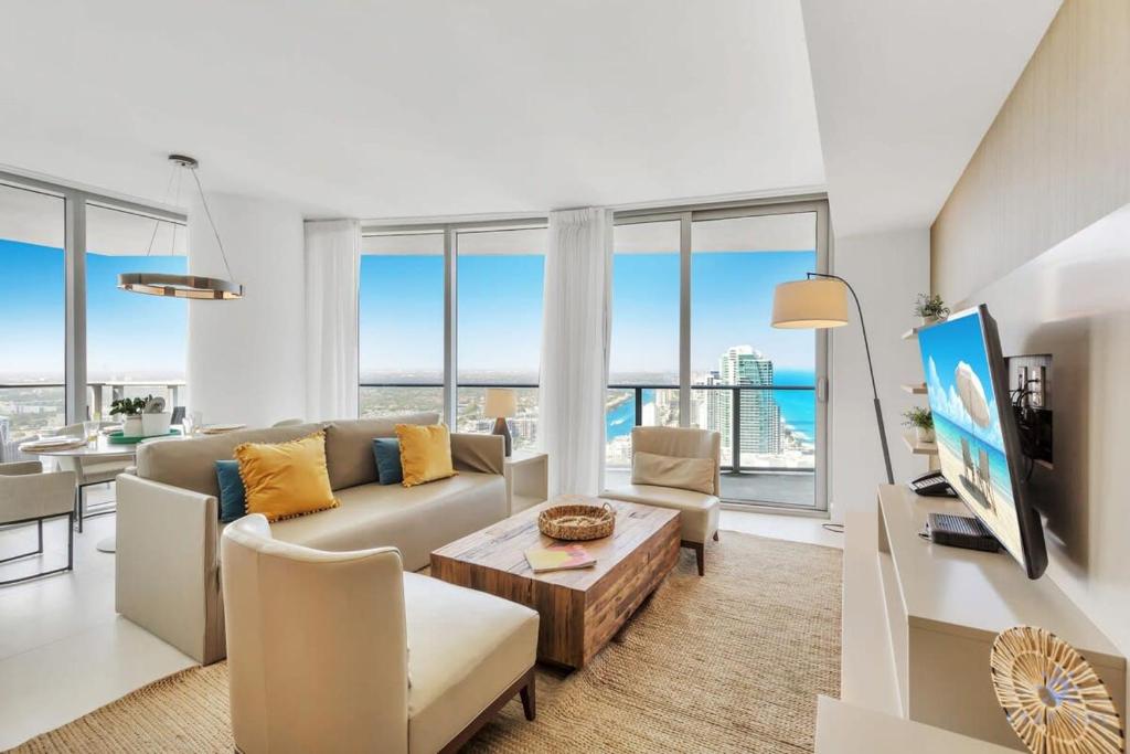 Insane Ocean View Balcony, Beachfront Resort, Pool, Hollywood (updated ...