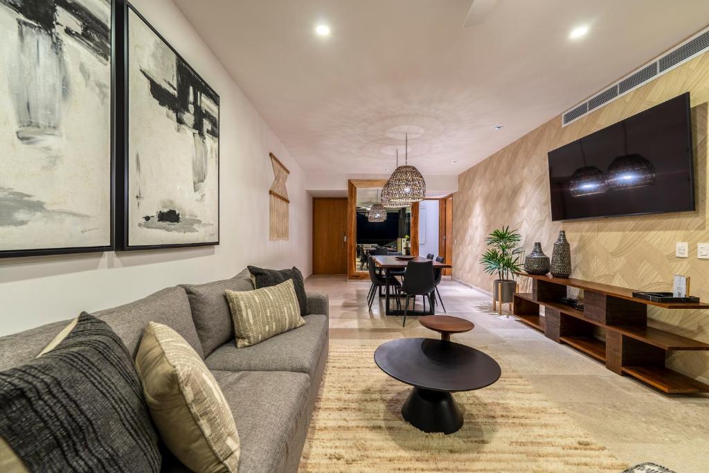 Χώρος καθιστικού στο Private and heated POOL with ARCH VIEW new condo!