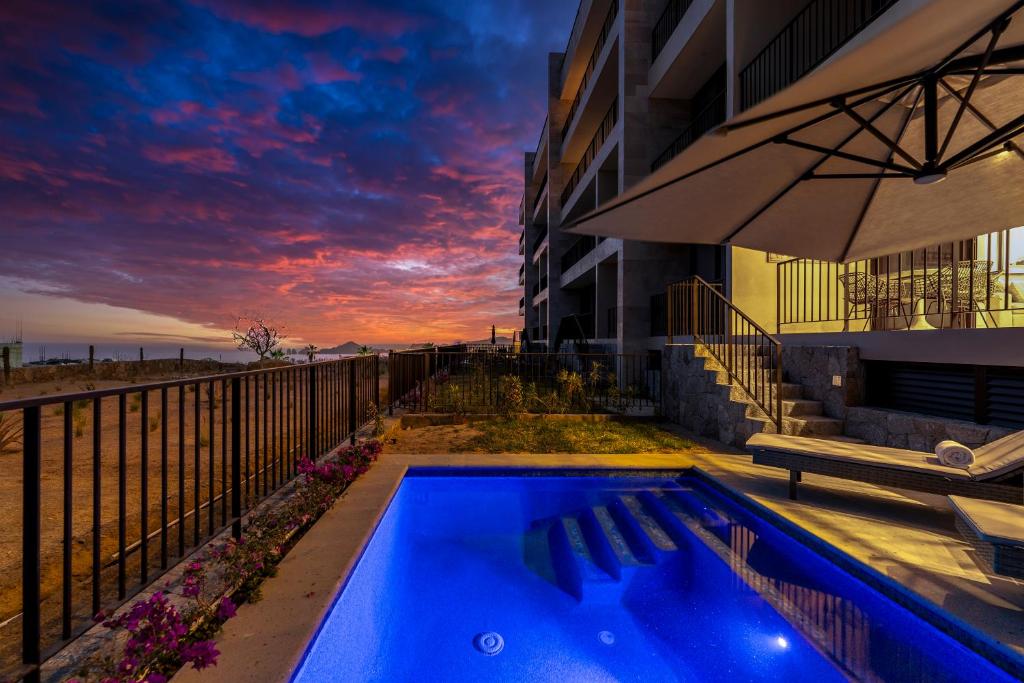 Πισίνα στο ή κοντά στο Private and heated POOL with ARCH VIEW new condo!