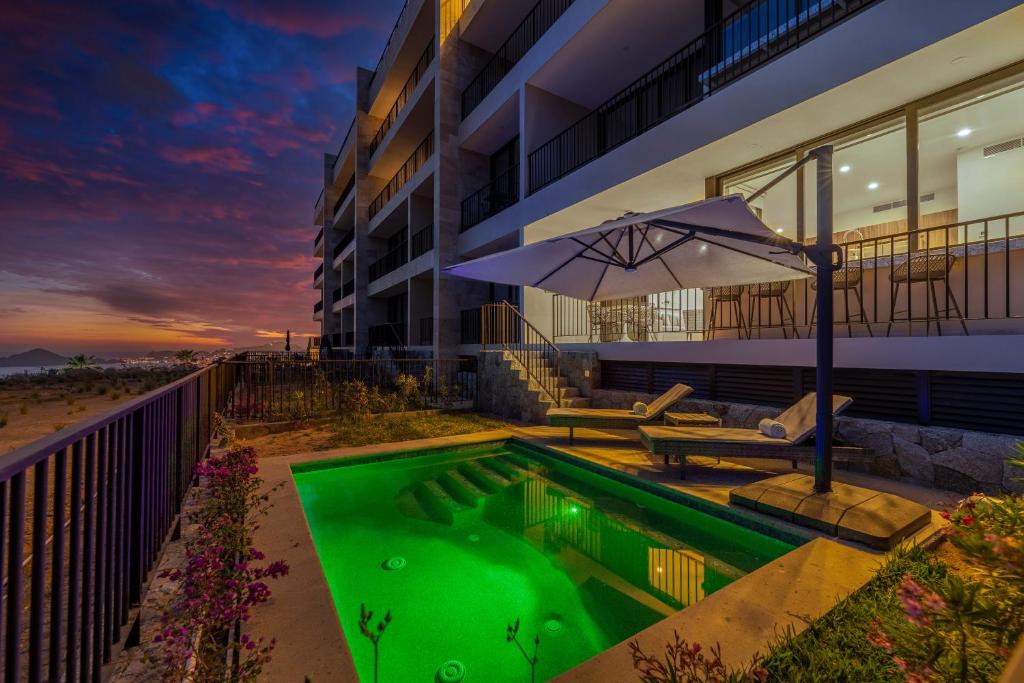 Πισίνα στο ή κοντά στο Private and heated POOL with ARCH VIEW new condo!