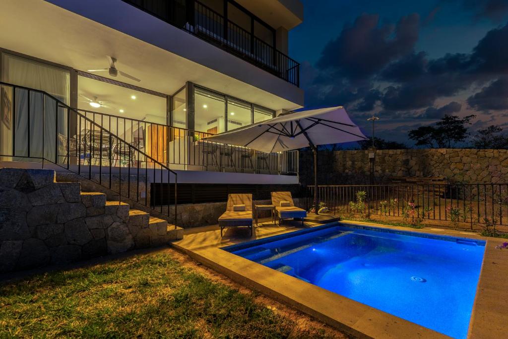 Πισίνα στο ή κοντά στο Private and heated POOL with ARCH VIEW new condo!