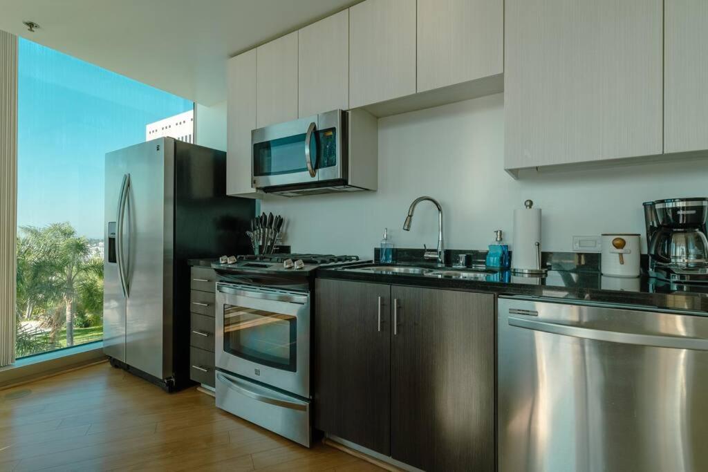 Foto dalla galleria di High Rise 2 Bedroom Apartment with free parking a Los Angeles