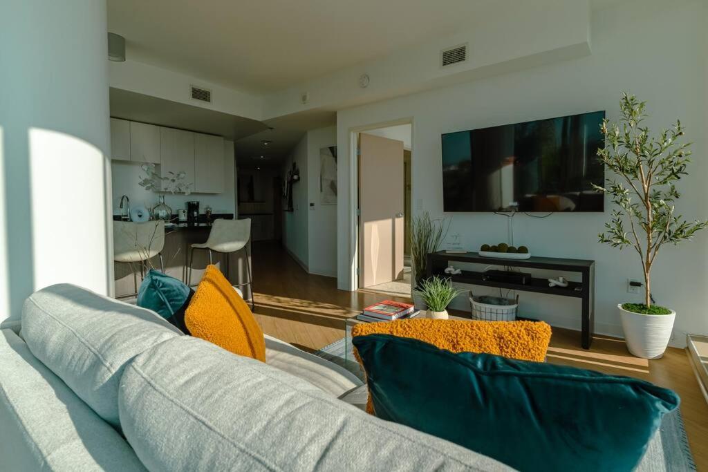 Foto dalla galleria di High Rise 2 Bedroom Apartment with free parking a Los Angeles