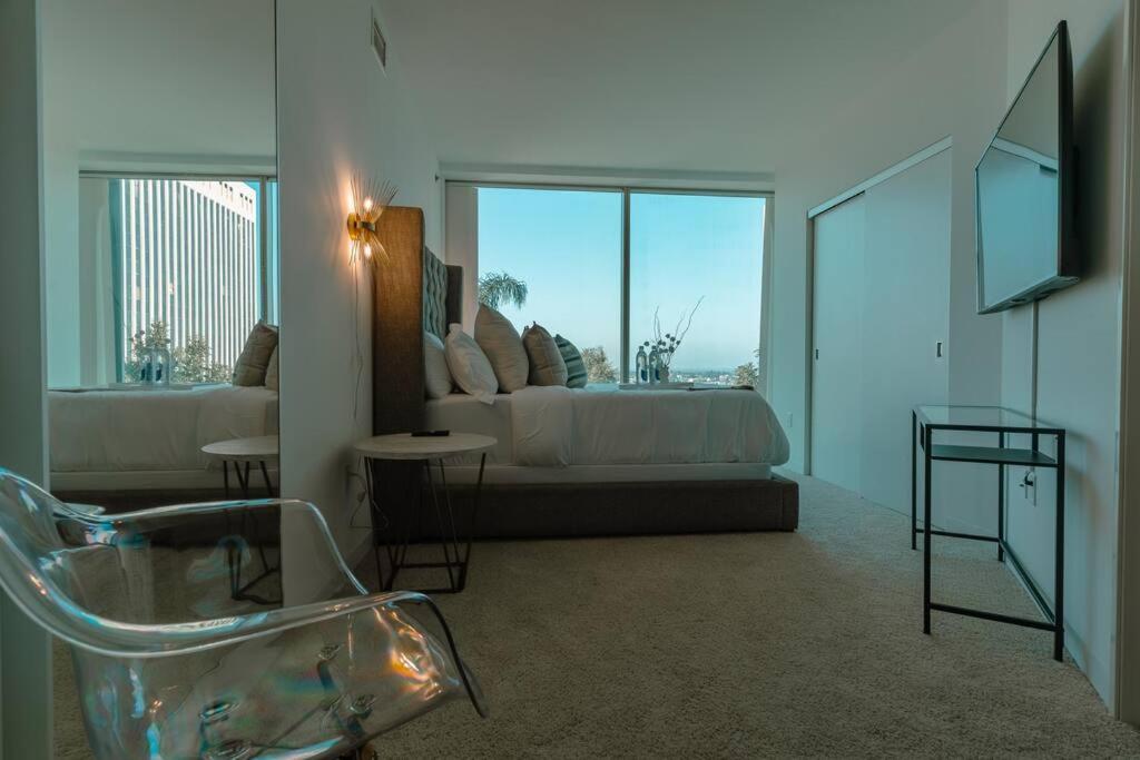 Foto dalla galleria di High Rise 2 Bedroom Apartment with free parking a Los Angeles