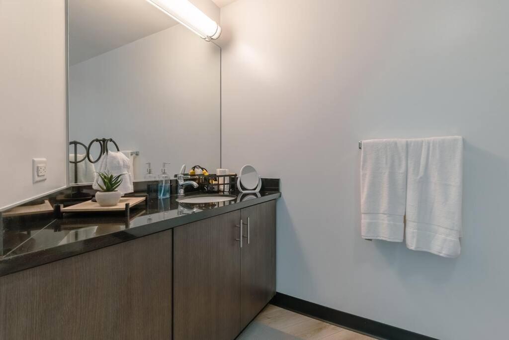 Foto dalla galleria di High Rise 2 Bedroom Apartment with free parking a Los Angeles