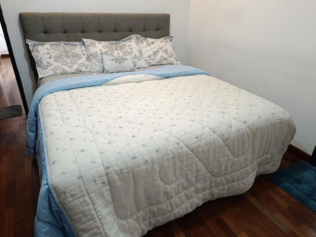 Postel nebo postele na pokoji v ubytování Nuwara eliya Luxury Apartment