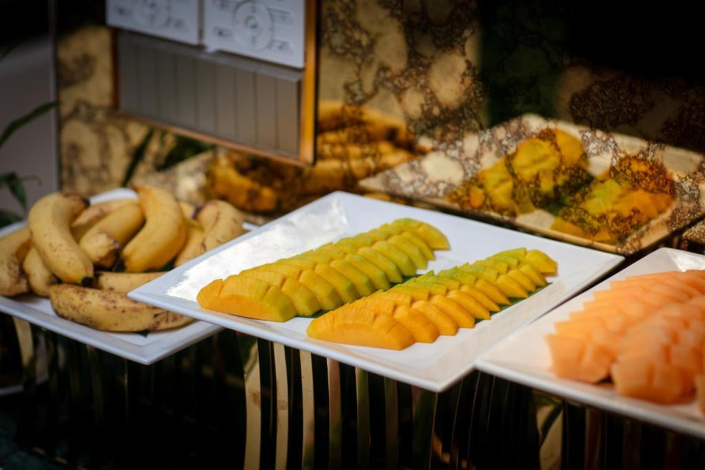 Le Premier Hotel & Rooftop Bar - 16