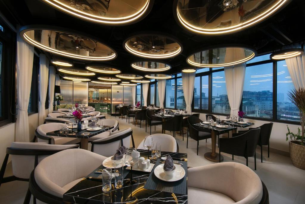 Posezení v ubytování Le Premier Hotel & Rooftop Bar