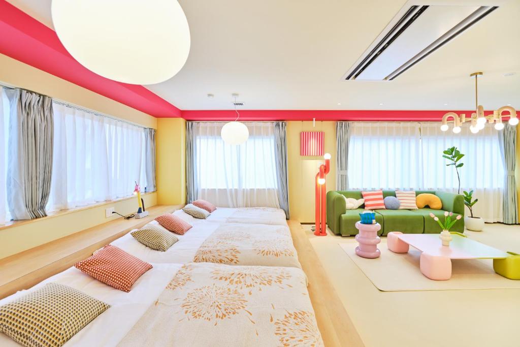 Postel nebo postele na pokoji v ubytování 寅ホテル 御徒町 TORA HOTEL Okachimachi
