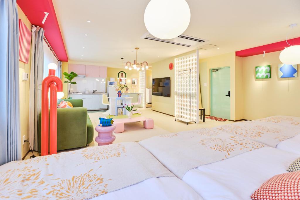 Postel nebo postele na pokoji v ubytování 寅ホテル 御徒町 TORA HOTEL Okachimachi