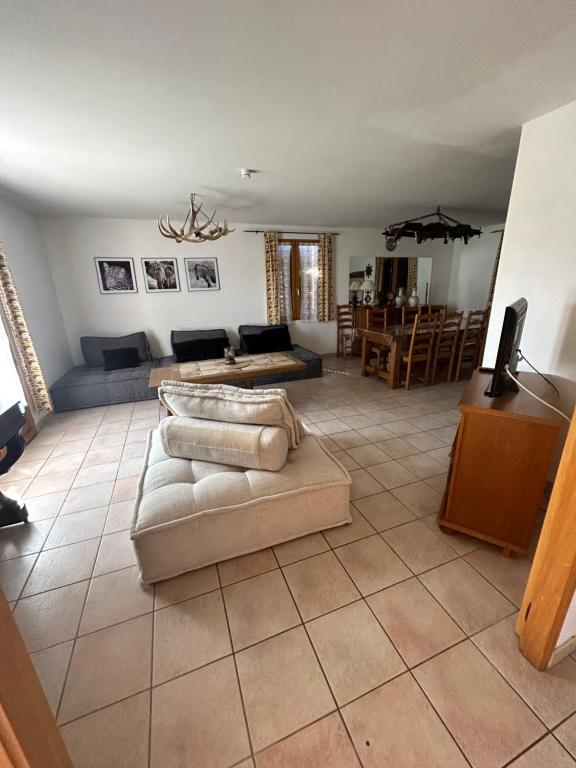 a living room with a couch and a table at Belle maison spacieuse proximité mer in Le Crotoy