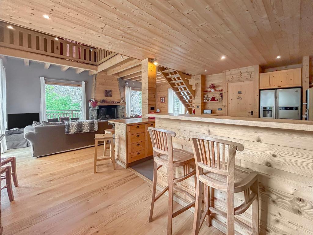 Istumisnurk majutusasutuses Maison Style Chalet 4 étoiles avec Jacuzzi- La Sérénité de Sailhan
