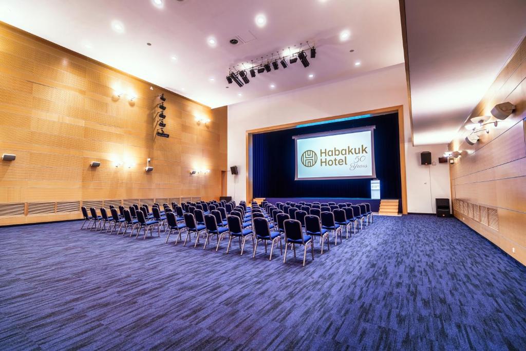Ärikülastajate ala ja/või konverentsiruum majutusasutuses HABAKUK Wellness & Event Hotel