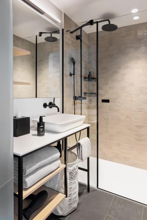 Stay KooooK Geneva City - Online Check In - Resim 20