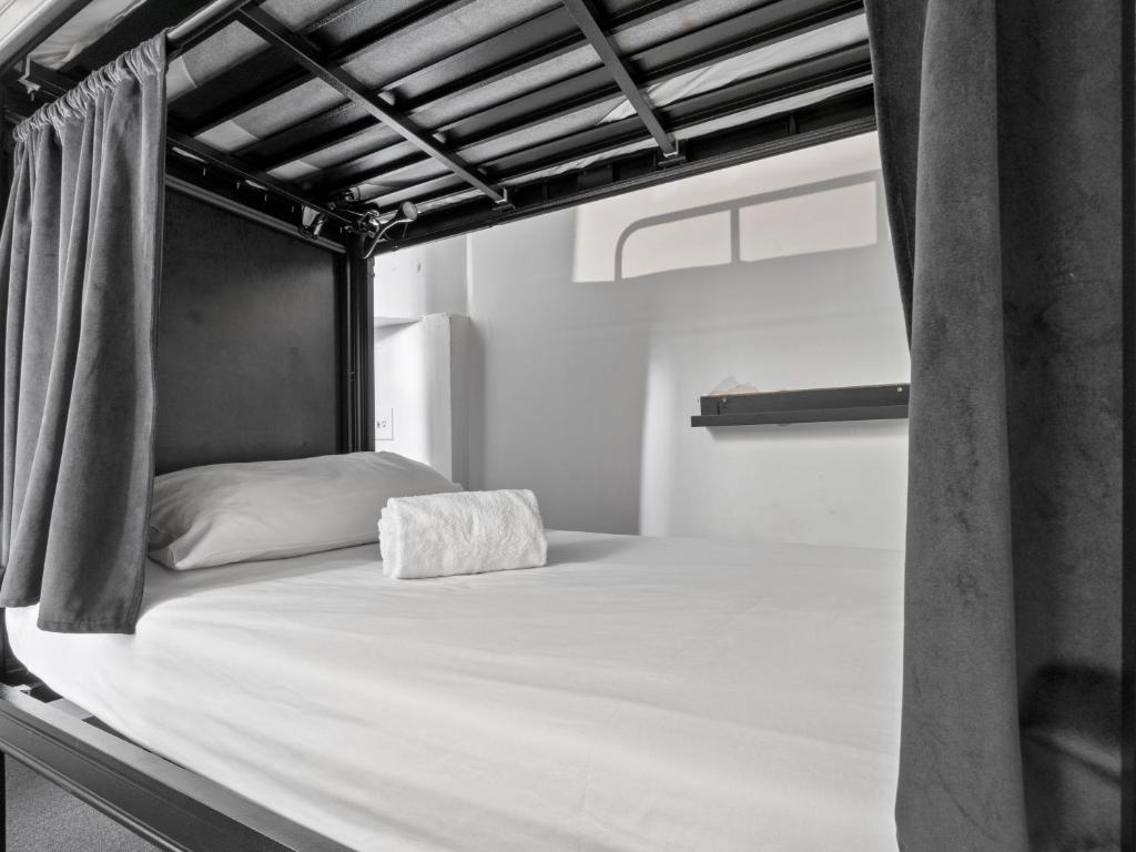 Postel nebo postele na pokoji v ubytování AZZURO POD HOTEL - Potts Point